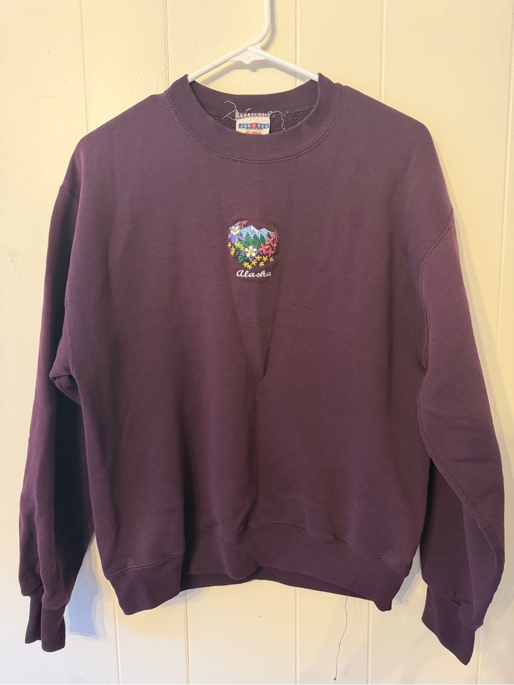 VTG Jerzees Super Sweats Alaska Embroidered Heart Crewneck Sweater -Maroon